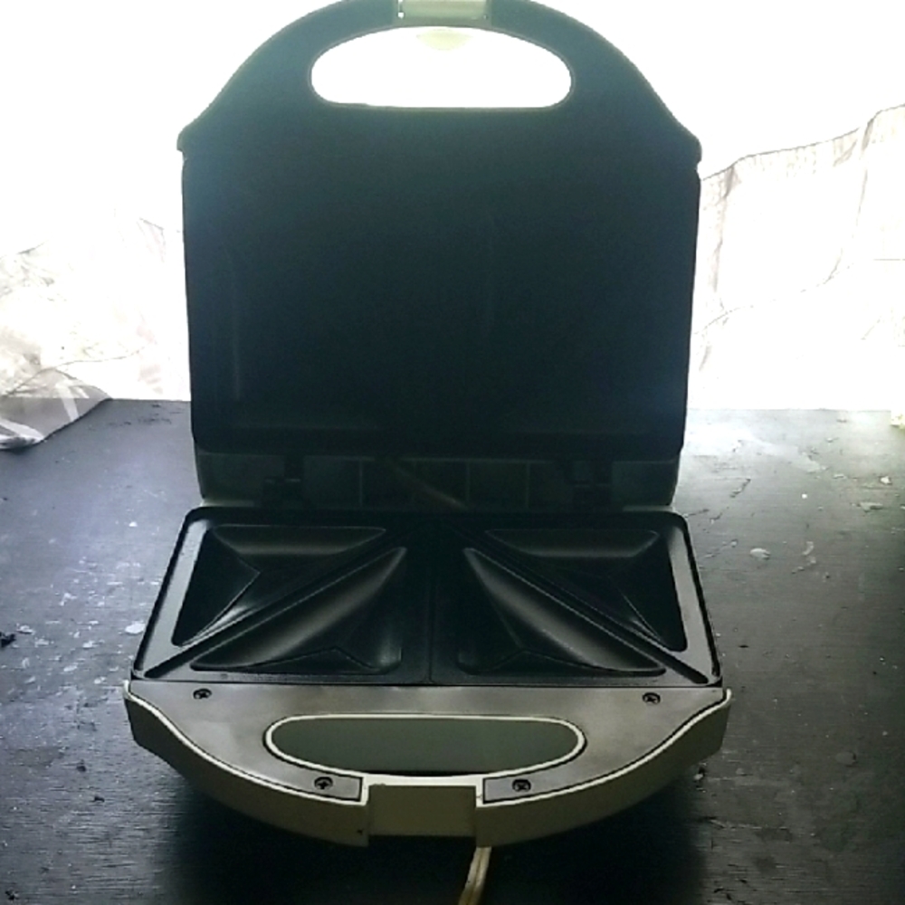 Classic Black and White Sandwich Maker